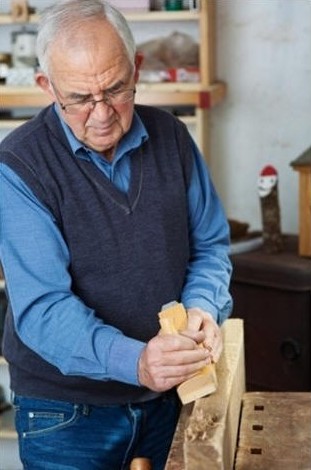 523 Free, DIY Workshop Furniture Project Plans fromToolCrib.com -  Build your own worktables, storage units, jigs and tools from this huge collection of free plans. If you have a woodshop or any type of work shop, you need to check out these plans.